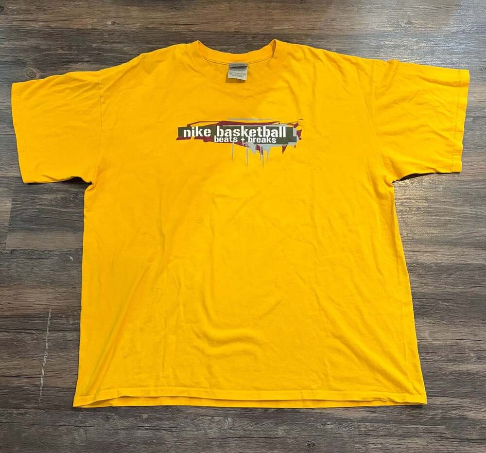 Nike Basketball Beats + Breaks T-Shirt Size XL Yellow Graphic